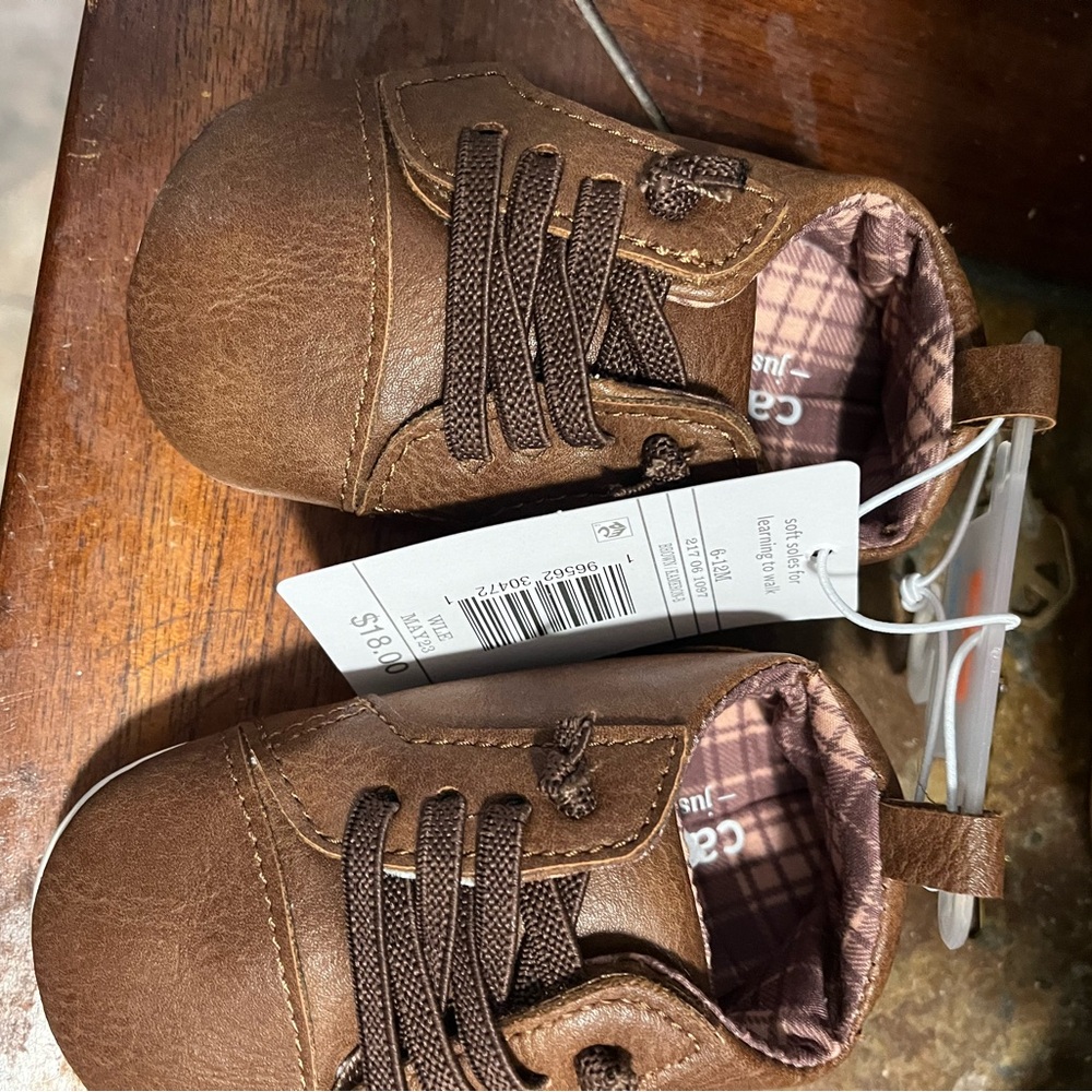 Kids size 6 / 12 months Carter’s brown shoes NWT